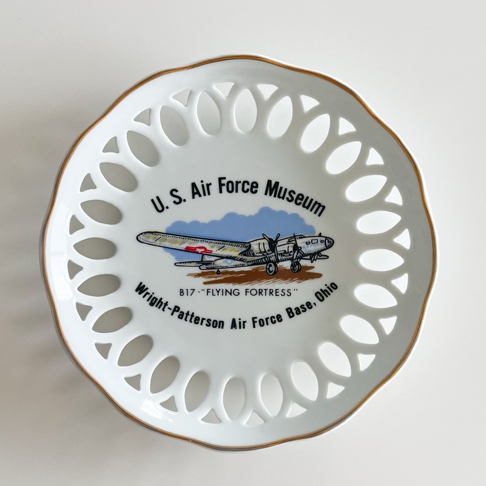 Vintage Air Force Museum Collector's Plate "Wright Patterson AF Base, Ohio" B17